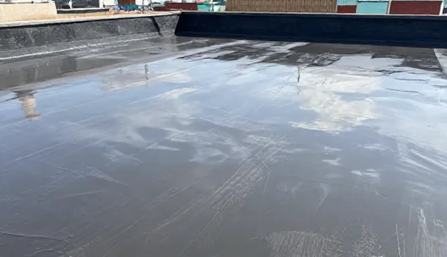 旧屋面翻新中防水施工的两种做法对比及选择建议